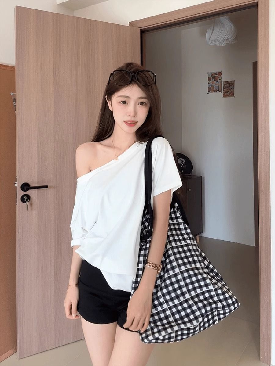 White Off-Shoulder Short-Sleeved T-Shirt